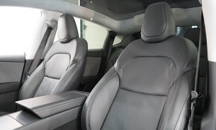 Tesla Model Y RWD Standard Range GROK AI Rear Screen Heated & Vented Seats VATQ 24
