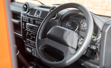 Land Rover Defender 90 Adventure Edition 11