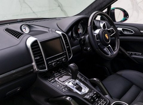 Porsche Cayenne Turbo S 16