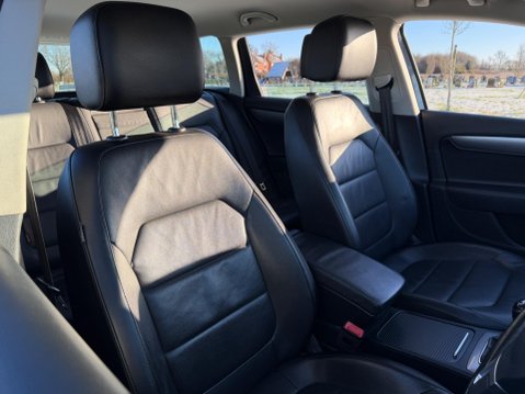 Volkswagen Passat 2.0 TDI BlueMotion Tech Executive Euro 5 (s/s) 5dr 22