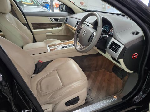 Jaguar XF 3.0d V6 Premium Luxury Auto Euro 5 (s/s) 4dr 42