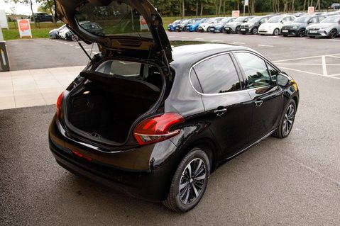 Peugeot 208 S/S TECH EDITION 31