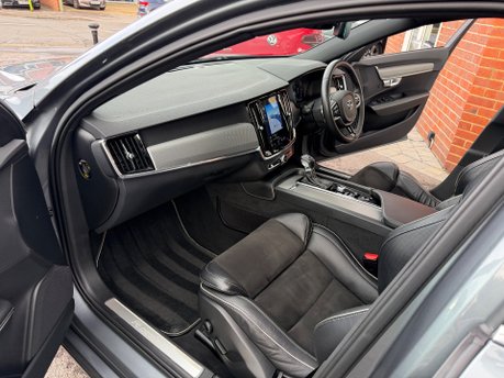 Volvo V90 2.0 D5 PowerPulse R-Design Pro Estate 5dr Diesel Auto AWD Euro 6 (235PS) 43