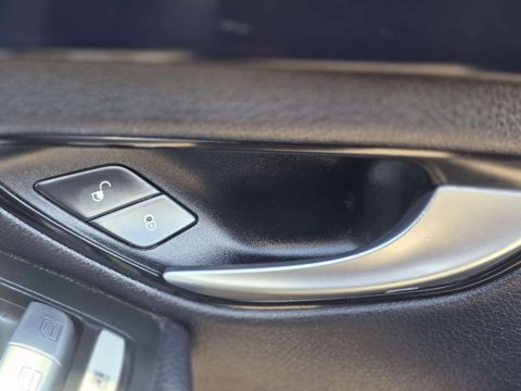 2016 Mercedes-Benz C-Class thumbnail 21