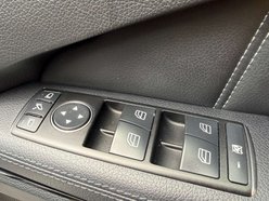 Mercedes-Benz E Class 2.1 E220 SE CDi Auto 5dr 39