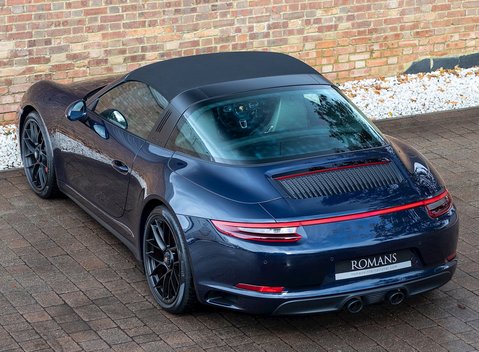 Porsche 911 Targa 4 GTS (991.2) 10