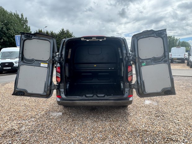 Ford Transit Custom Crew Cab AUTO SWB L1H1 Limited 320 Air Con Alloys Camera Sensors EURO 6 9
