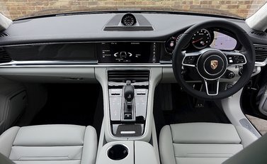 Porsche Panamera Turbo 12