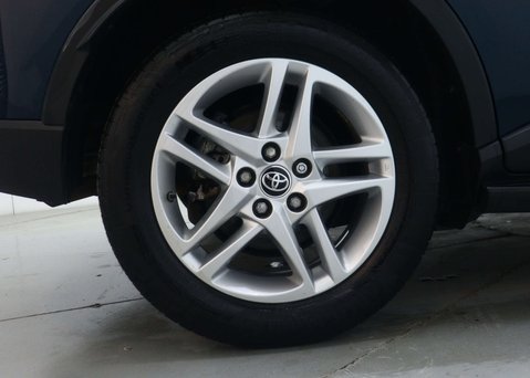 Toyota C-HR 1.8 VVT-h GPF Icon SUV 5dr Petrol Hybrid CVT Euro 6 (s/s) (122 ps) 14