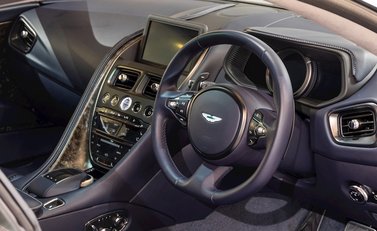 Aston Martin DB11 V12 7