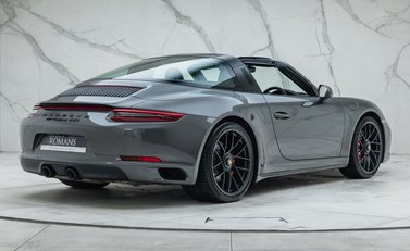 Porsche 911 Targa 4 GTS (991.2) 6