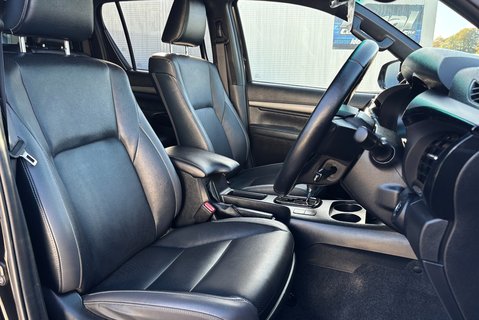 Toyota Hilux Invincible X 4WD 2.8 D-4D Double Cab Pickup - Hardtop Canopy 4