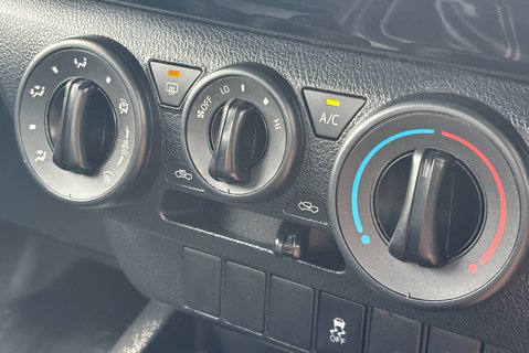 Toyota Hilux Active 4WD D-4D ECB Pickup 19