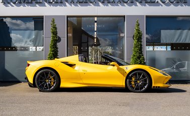Ferrari F8 SPIDER 3