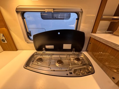 Burstner Ixeo IT 680 G 27