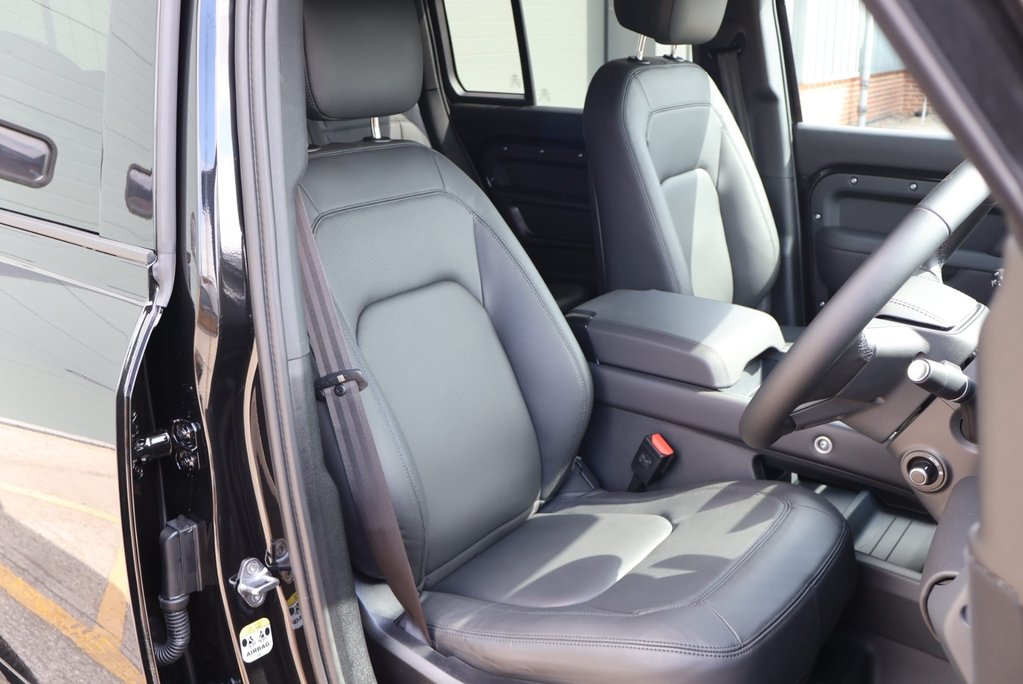 Land Rover Defender 110 2026 d350 HARD TOP X-DYNAMIC HSE world tour 3 edition  genuine rear seats 19
