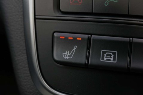 Mercedes-Benz GLA 2.1 GLA 220 D 4Matic AMG Line Premium+ Auto 4WD 5dr 37