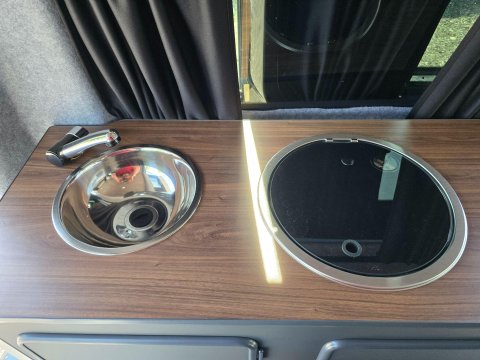 Volkswagen Caddy Maxi Camper Crib 23