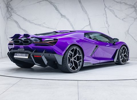 Lamborghini Revuelto 6