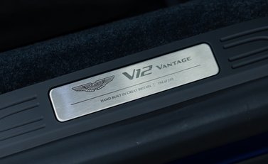 Aston Martin V12 Vantage ROADSTER 28