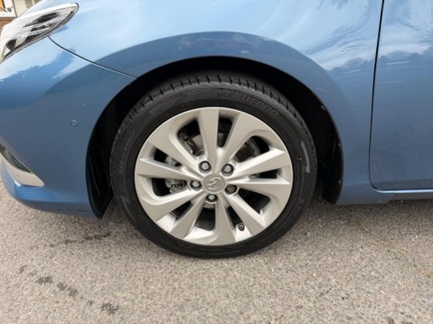 Toyota Auris 1.2 VVT-i Excel CVT Euro 6 (s/s) 5dr (Safety Sense) 56