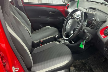 Toyota Aygo 1.0 VVT-i x-play Hatchback 5dr Petrol x-shift Euro 6 (71 ps) 10