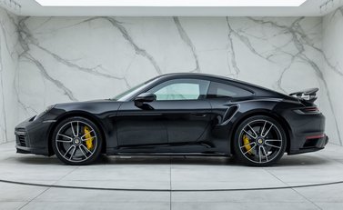 Porsche 911 Turbo S (992) 5