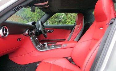 Mercedes-Benz SLS AMG 13