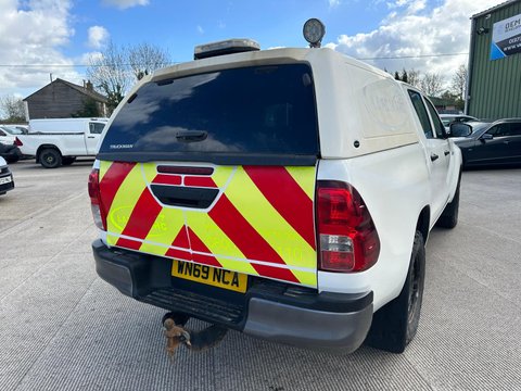 Toyota Hilux ACTIVE 4WD D-4D DCB 8