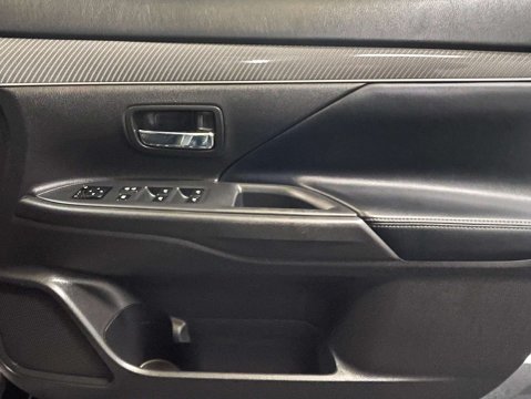 Mitsubishi Outlander 2.0 Outlander Exceed CVT 4WD 5dr 9