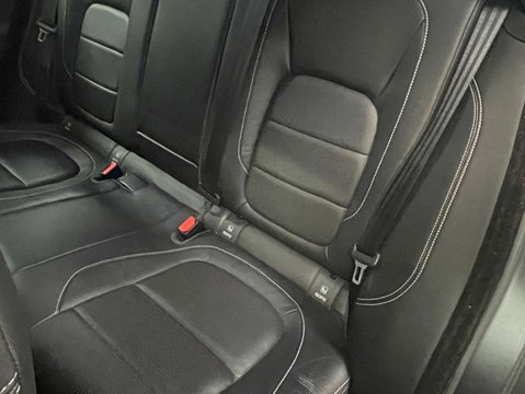 Jaguar F-Pace 2.0 F-PACE R-Sport AWD D Auto 4WD 5dr 40