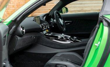 Mercedes-Benz AMG GT R 13