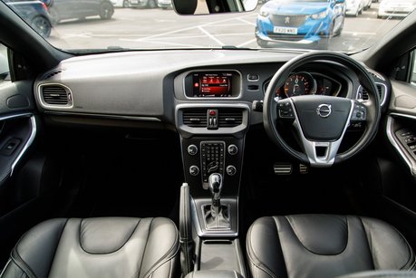 Volvo V40 T3 R-DESIGN EDITION