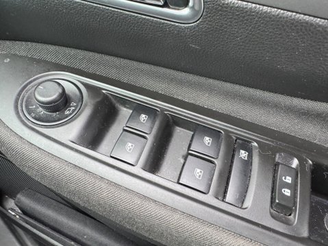 Vauxhall Mokka 1.7 CDTi Exclusiv 2WD Euro 5 (s/s) 5dr 12