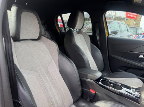 Peugeot e-208 GT PREMIUM 9