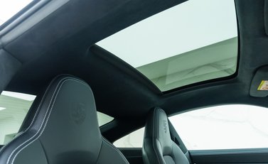 Porsche 911 Carrera 4S (992) 14