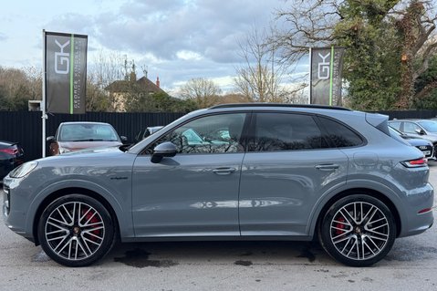 Porsche Cayenne V6 S E-HYBRID BLACK EDITION - PANORAMIC ROOF - AS NEW CONDITION 11