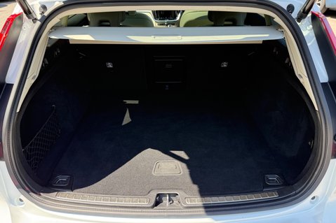 Volvo V60 RECHARGE T6 INSCRIPTION AWD - FULL MAIN DEALER SERVICE - HUGE SPEC 60