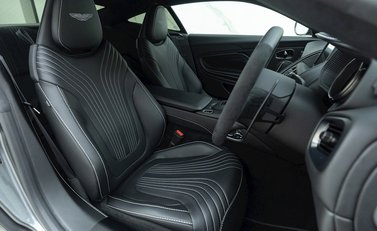 Aston Martin DB11 V8 Shadow Edition 10