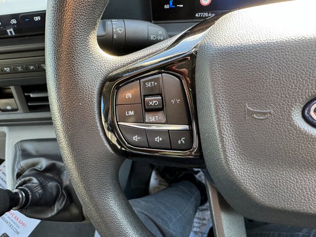 Ford Transit Custom LWB L2H1 Low Roof Trend 280 Air Con Cam Carplay Sensors EURO 6 17