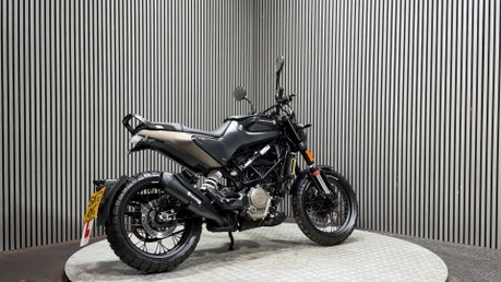 Husqvarna Svartpilen 125 2022 ONLY 6K MODERN CLASSIC FEEL 15BHP MOT OCTOBER 2027 3