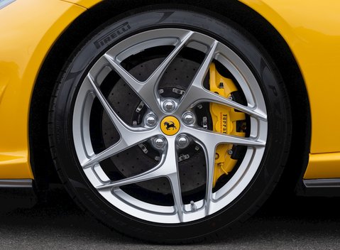 Ferrari 812 Superfast 10