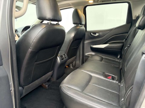Nissan Navara 2.3 Navara Tekna dCi 4WD 5dr 72