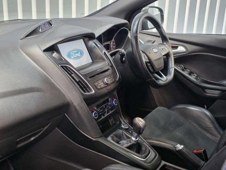 Ford Focus 2.3T EcoBoost RS Hatchback 5dr Petrol Manual AWD Euro 6 (s/s) (350 ps) 4