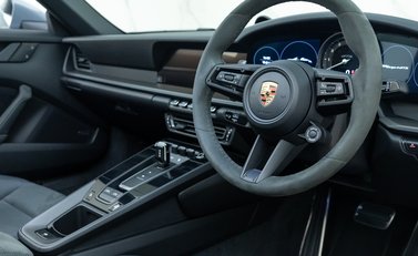 Porsche 911 Targa 4 GTS (992) 12