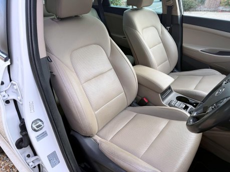 Hyundai TUCSON 2.0 CRDi Premium SE Auto 4WD Euro 6 5dr 12