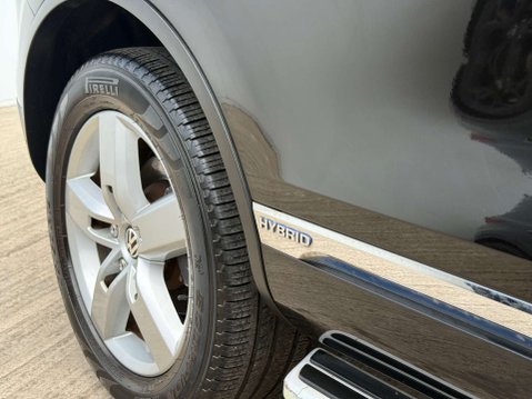 Volkswagen Touareg 3.0 Touareg V6 TSi Hybrid Auto 4WD 5dr 3