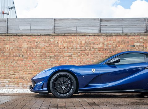 Ferrari 812 Superfast 32