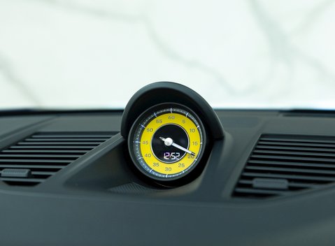 Porsche 911 (992) Turbo S Cabriolet 19