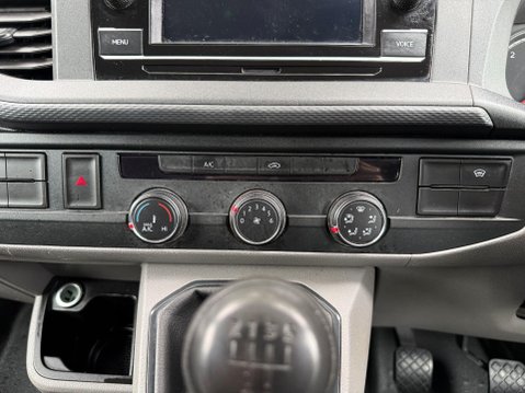 Volkswagen Transporter T28 TDI P/V HIGHLINE 26